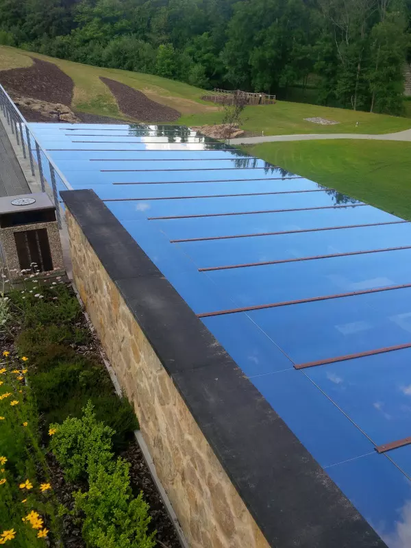 Fólie Natural 80XC – externí protisluneční kouřová fólie značky SolarScreen