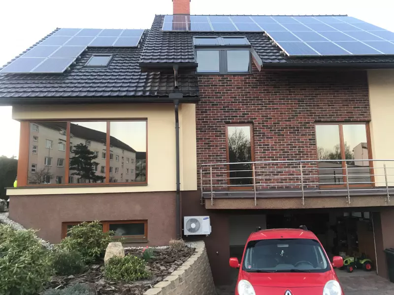 Fólie Natural 80XC – externí protisluneční kouřová fólie značky SolarScreen